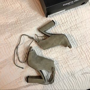 NWT Kenneth Cole Darla Pump